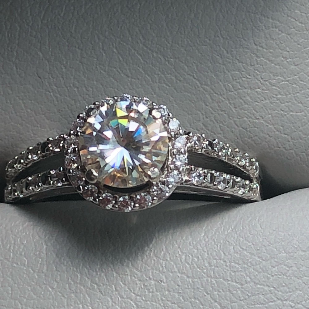 SOLD Moissanite 1ct white VSI